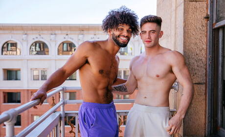 Mili amerykańscy kumple, Tony Genius i umięśniony Trevor Brooks uprawiają gorący międzyrasowy seks