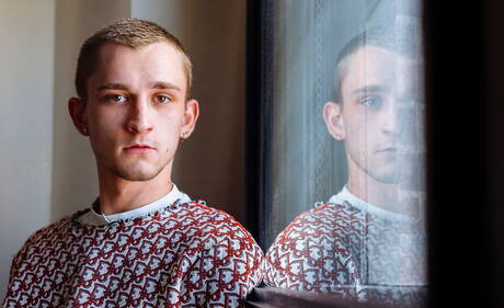 性感的美國人，身材魁梧的 Devin Franco 和帥哥 Theo Brady 激情肛交