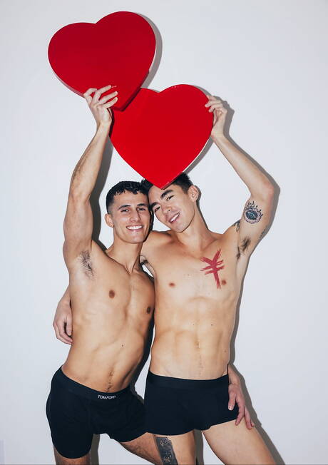 El joven oriental Cody Seiya y el chico duro Seth Cain se aman