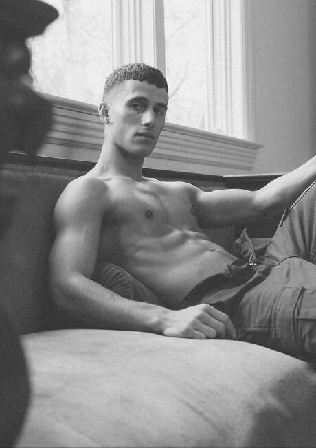 Well-built Seth Cain and american muscular Trevor Brooks make a love