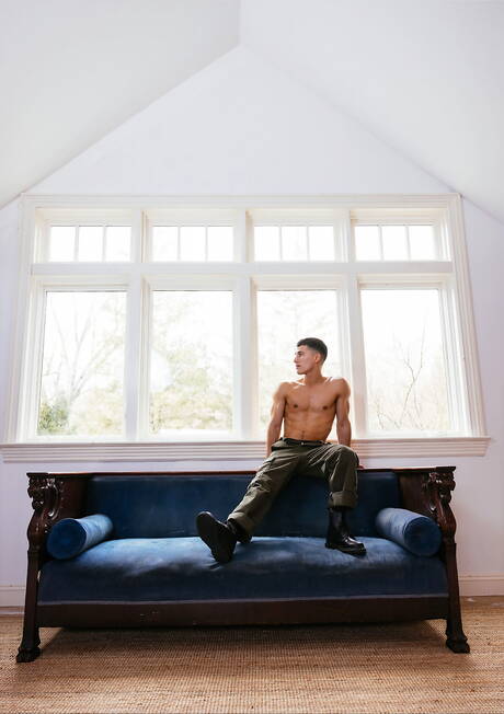 Well-built Seth Cain and american muscular Trevor Brooks make a love