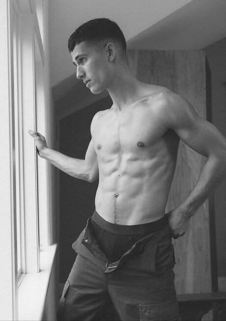 Well-built Seth Cain and american muscular Trevor Brooks make a love