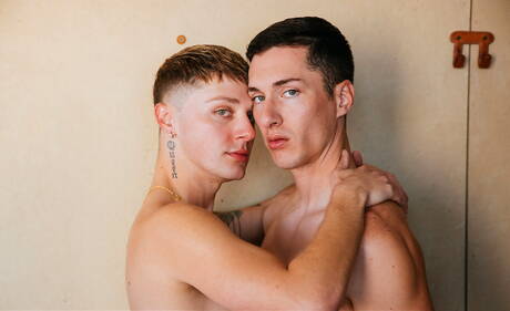 Le beau gosse Saint Daniel et le dur à cuire américain Tristan Hunter dans une sodomie torride