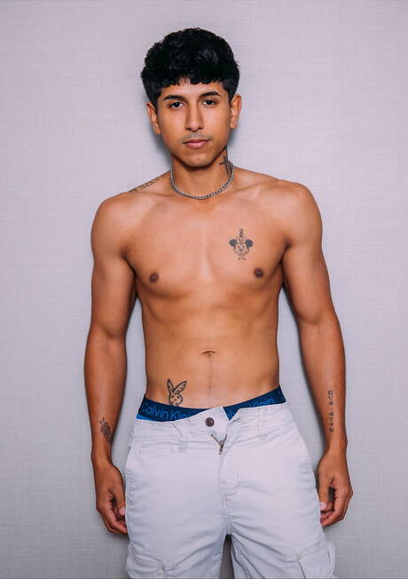 Heiße Amerikaner, Muskelprotz Aiden Ward und heißer Twink Noah Fox ficken nach Blowjob draußen