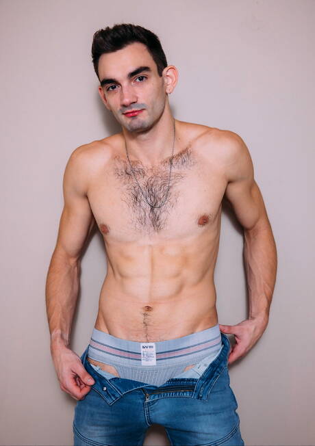 Il bel ragazzo latino Evan Knoxx e l