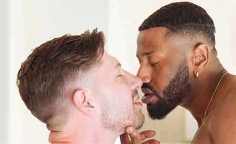 Le star americane Braxton Cruz e il super stallone Jordan Starr fanno sesso anale interrazziale