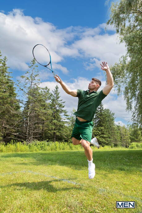 Canadian bodybuilder Malik Delgaty and american strong bull Tim James fuck ass after sucking dick outdoor