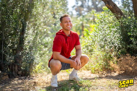 American hunky guy Sumner Blayne and  Joseph Hart have a good anal sex outdoor