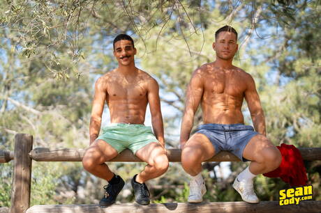 Le beau gosse américain Sumner Blayne et Joseph Hart ont une bonne sodomie en extérieur