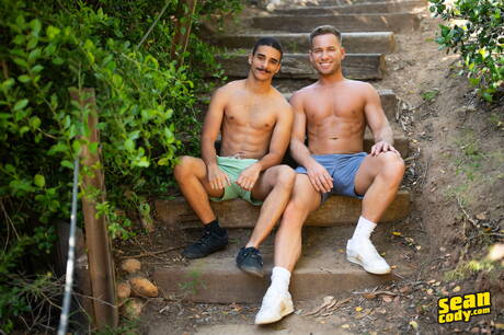 Le beau gosse américain Sumner Blayne et Joseph Hart ont une bonne sodomie en extérieur