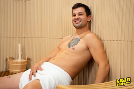 Les garçons sexy Brysen, Jackson Cooks et Kyle Fletcher ont du plaisir à trois