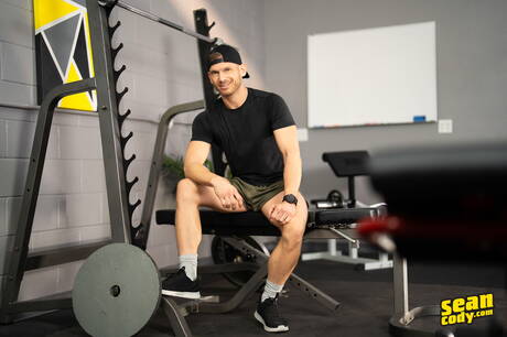 アメリカのボディビルダー、ヒース・ヘイローとブレイク・ブリードウェルがチンポをしゃぶった後にアナルファック