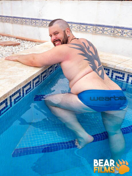 Swiss bear Adam Jones get naked and showing hot butt in the pool