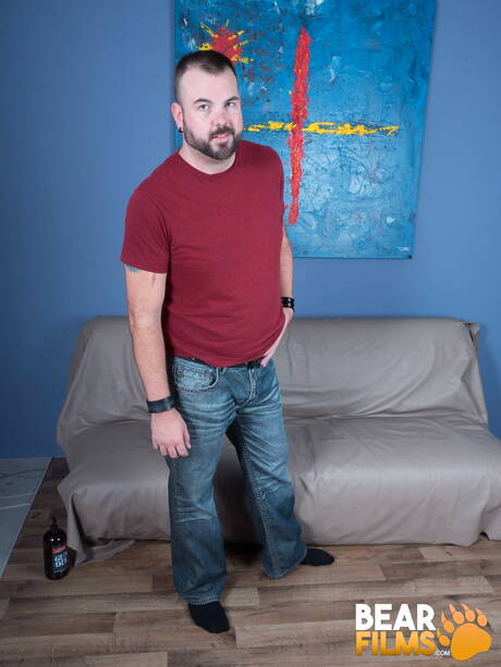 Bear Films: American hairy bear Aiden Storm posing naked