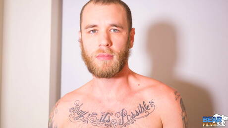 帥哥Ryan Powers裸體擺造型