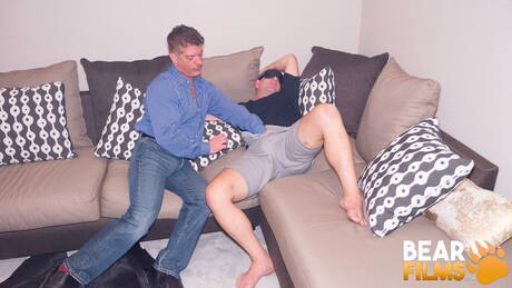 Hete Amerikaanse kerels, sterke man Peter Hughes en otter Dino Defrancesco neukten elkaar