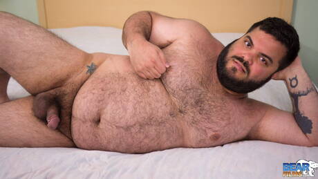 男同志 Skylar Cole 戲弄他的陰莖