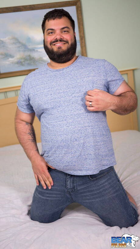 Gay bear Skylar Cole teasing his dick