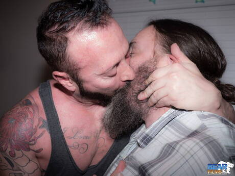 Husky facet Gene Wade i mięsisty T. Wilcox w gorącym seksie analnym