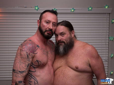 Husky facet Gene Wade i mięsisty T. Wilcox w gorącym seksie analnym