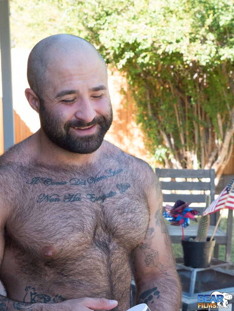 Hot americans, muscular Rusty Mcmann and gay bear Atlas Grant banged each other outside