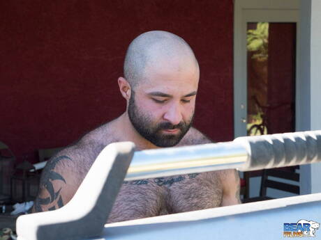 Die heißen Amerikaner Rusty McMann und der Gay-Bär Atlas Grant haben es draußen miteinander getrieben