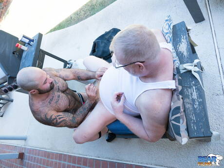 Gorący Amerykanie, umięśniony Rusty Mcmann i gejowski miś Atlas Grant uprawiali seks na zewnątrz