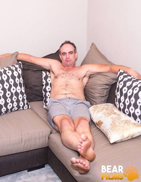 Amerikanischer Otter Dino Defrancesco zeigt einen perfekten Körper