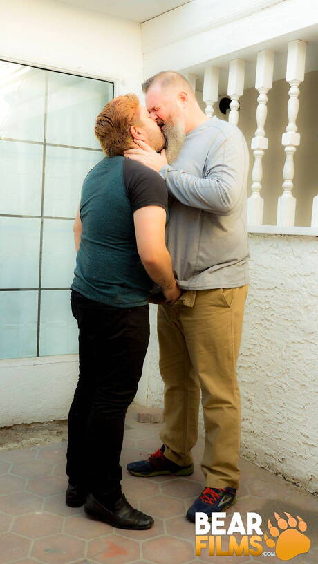 Bear Films: Hot american guys hot bear Tony Marks and hot bear Alezgi Cage in blowjob scene