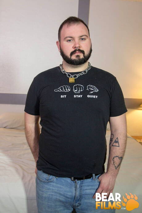 American hot bear Dean Gauge get naked and showing his butt