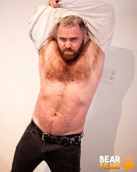 O fisiculturista australiano Zack Acland exibe um corpo lindo