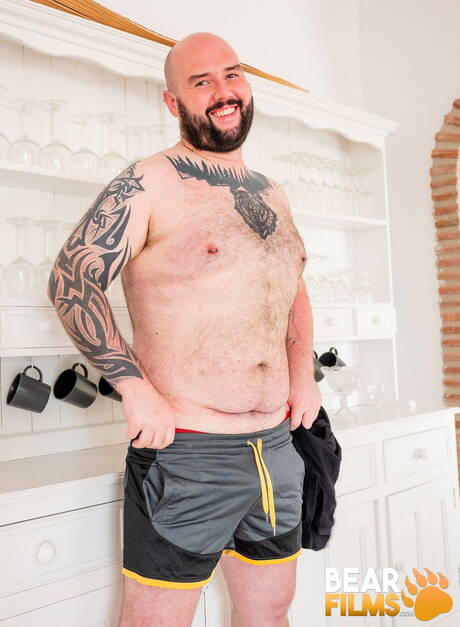 Hot Justin West posing nude and showing his ass