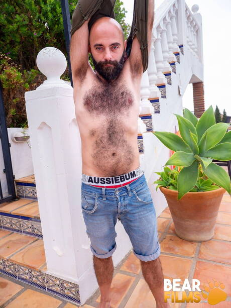 American otter Carlos Verga shows a beautiful body outdoor