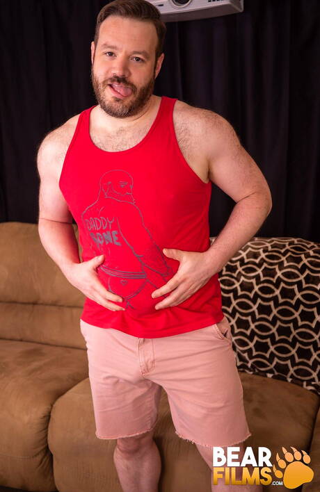 American gay bear John Thomas having a pleasure