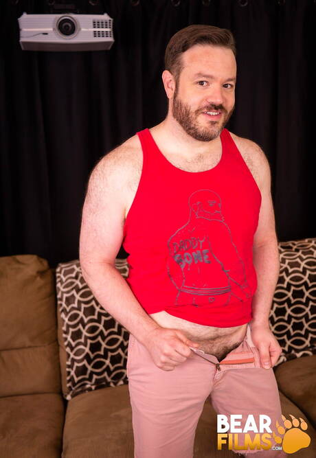 American gay bear John Thomas having a pleasure