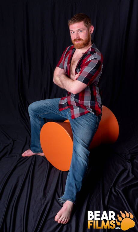 Der amerikanische Otter Otto Samson zieht sich aus und zeigt seinen schönen Hintern