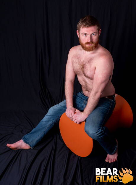 Der amerikanische Otter Otto Samson zieht sich aus und zeigt seinen schönen Hintern