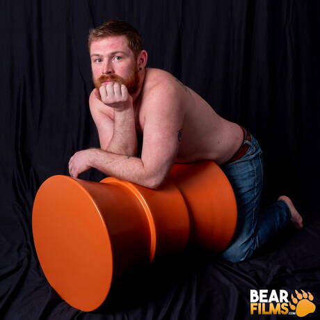 Der amerikanische Otter Otto Samson zieht sich aus und zeigt seinen schönen Hintern