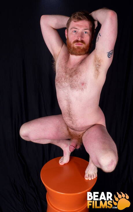 Der amerikanische Otter Otto Samson zieht sich aus und zeigt seinen schönen Hintern