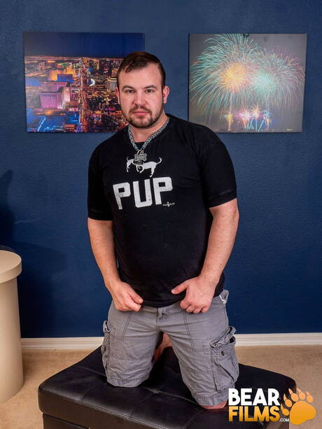 Bear Films: American bear Chip Young shows a beautiful body