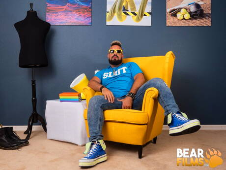 American bear Luis Vega undressing and showing tight ass