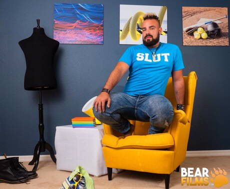 American bear Luis Vega undressing and showing tight ass