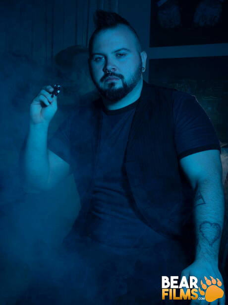 American bear Dean Gauge posing nude and showing hot ass