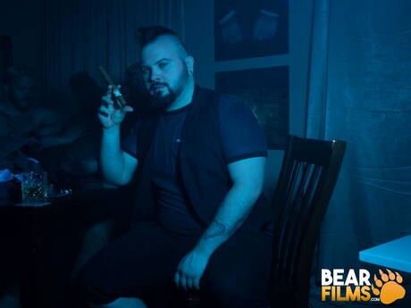 American bear Dean Gauge posing nude and showing hot ass