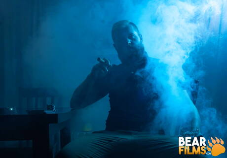 Der amerikanische Bodybuilder Lion Reed zieht sich aus