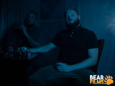 Der amerikanische Bodybuilder Lion Reed zieht sich aus