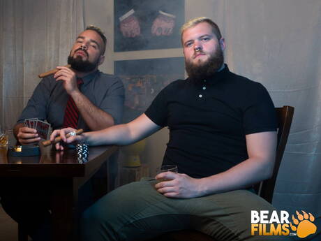 Der amerikanische Bodybuilder Lion Reed zieht sich aus