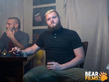 Der amerikanische Bodybuilder Lion Reed zieht sich aus