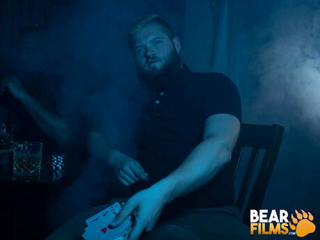 Der amerikanische Bodybuilder Lion Reed zieht sich aus