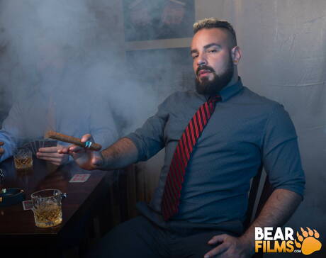 Bear Films: American hairy bear Luis Vega take off his clothes